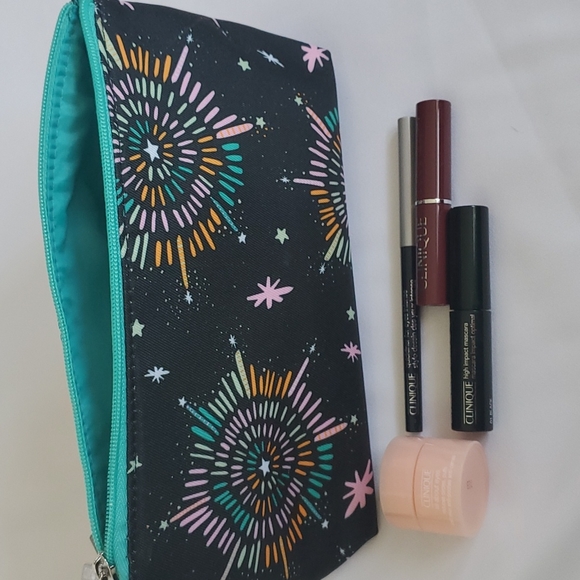 Clinique Other - NWT Clinique Fireworks Set